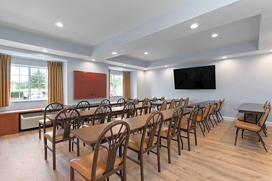 Microtel Inn and Suites - Zephyrhills