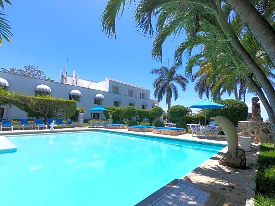 Villablanca Garden Beach Hotel