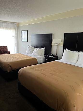 Family Room with Two Queen Beds and One Single Bed - Non Smoking