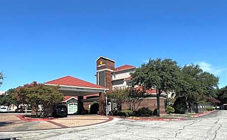 La Quinta Inn & Suites by Wyndham Dallas Arlington South
