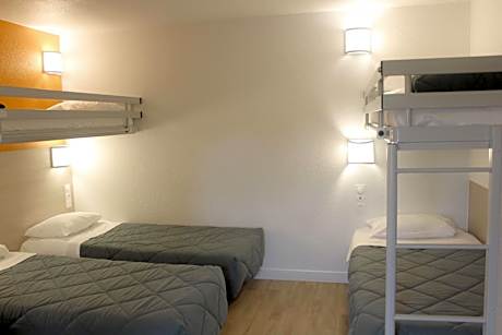 Family Room with 5 Single Beds