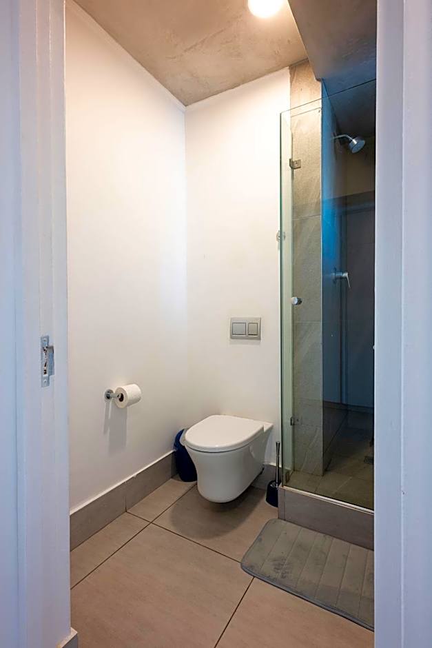 Hugos Seaside Haven E210