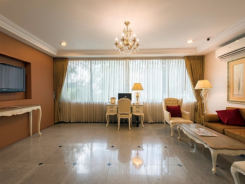 Romance Hotel Srinakarin