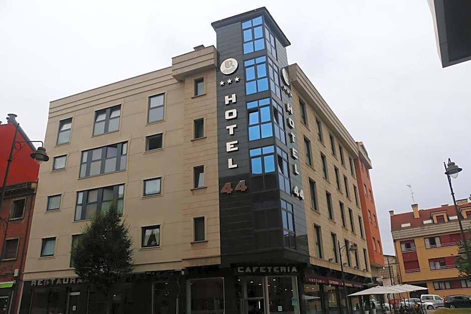 Hotel 44