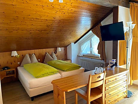 Standard Quadruple Room, Balcony (4 Twin Beds)