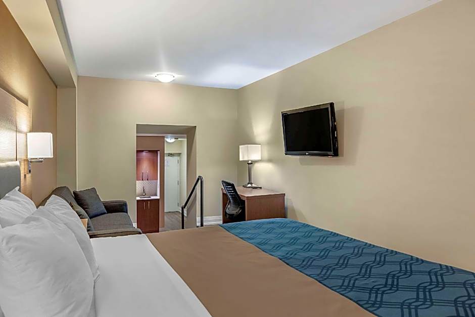 Econo Lodge Inn & Suites Downtown