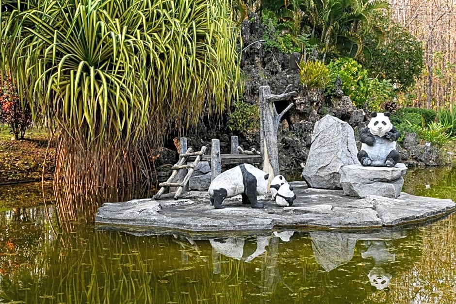 Suanphung Bonsai Village