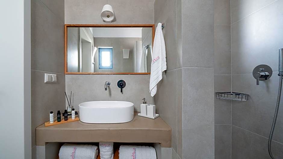 Camvillia Donoussa Village Suites