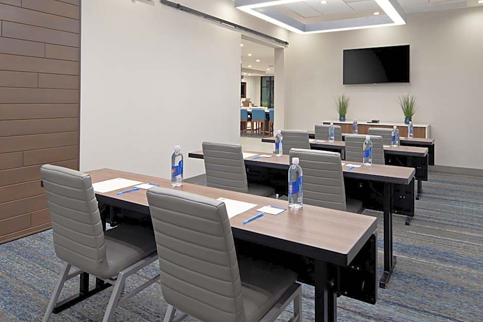 Holiday Inn Express and Suites Valencia - Santa Clarita By IHG