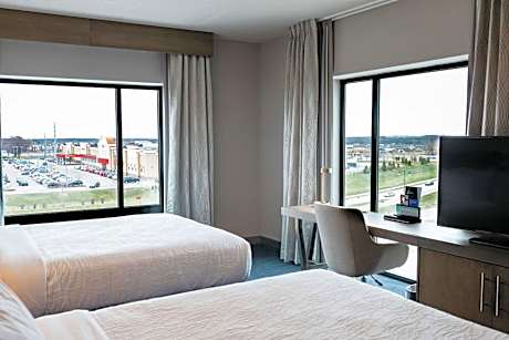 Junior Queen Suite with Shower