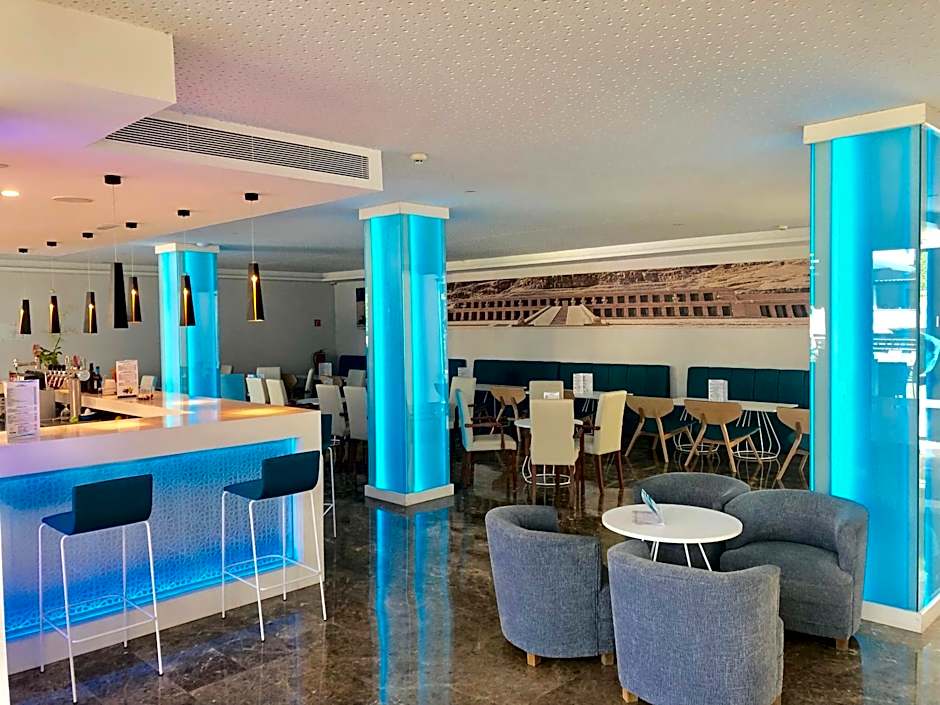 Hotel Luxor