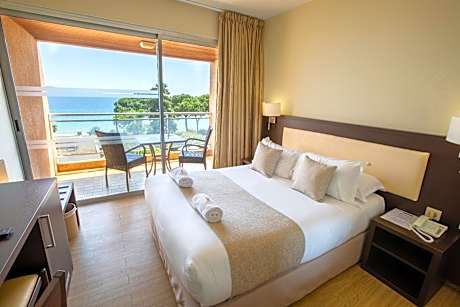 Small Standard Double Room Sea View with Balcony (43 ft²)