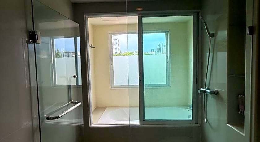 Greenview Ekkamai 10 Suite