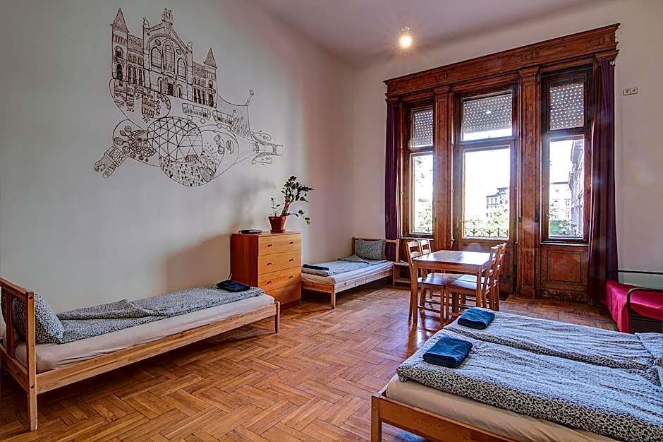 Pal's Hostel and Apartments