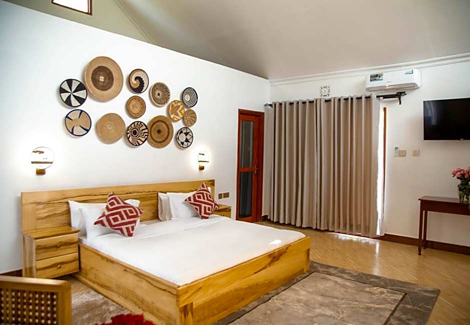 Shose Farmhouse Chalets & Campsite