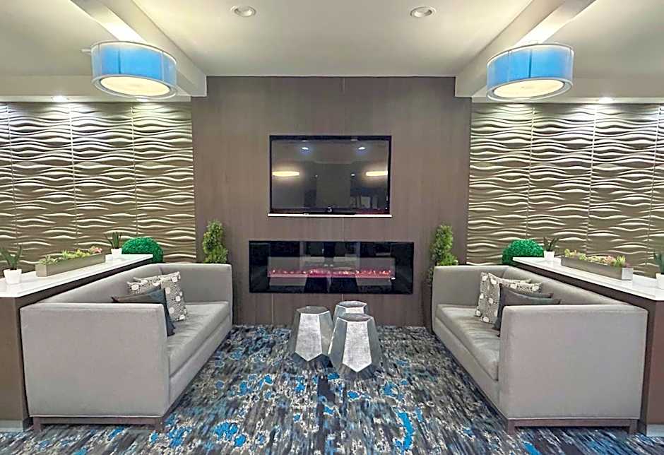 La Quinta Inn & Suites by Wyndham Maingate Fort Jackson