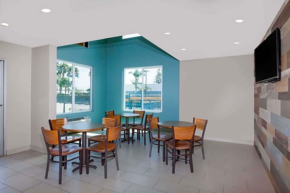 Super 8 by Wyndham San Diego/Imperial Beach