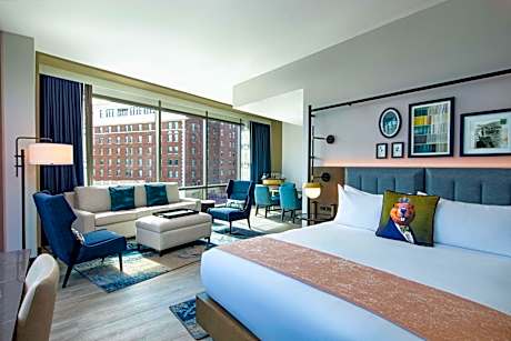 Capitol Hill Suite Landmark View - King with Sofabed