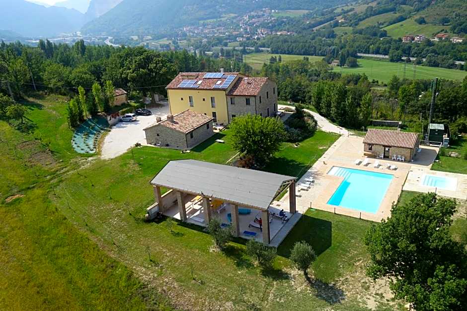 Amico Country House