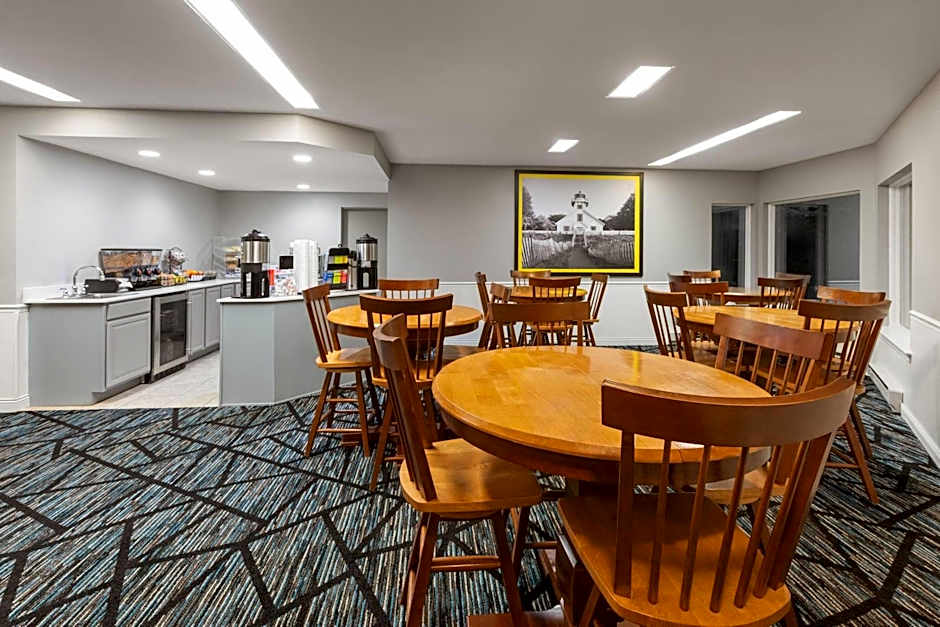 Super 8 by Wyndham Traverse City