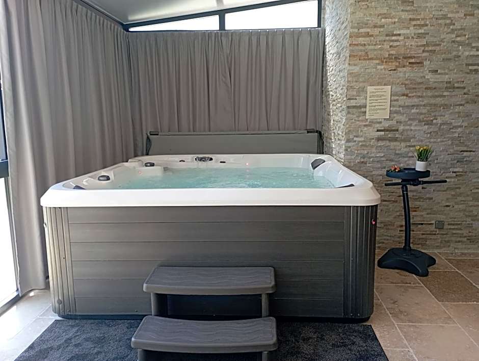 Logis Hotel Restaurant Mas de la Prairie