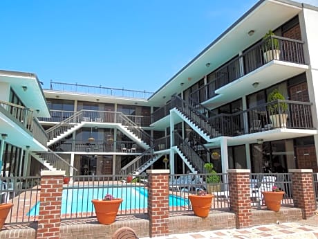 Alamar Resort Inn
