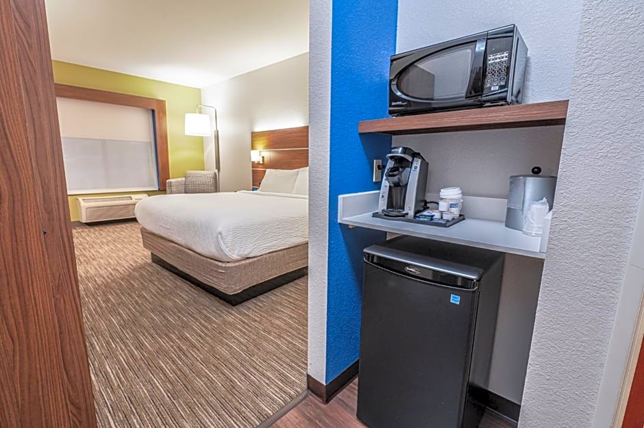 Holiday Inn Express Hotel & Suites East Lansing