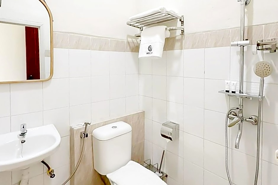 RedDoorz Plus @ Komplek ABC Batu Aji Batam