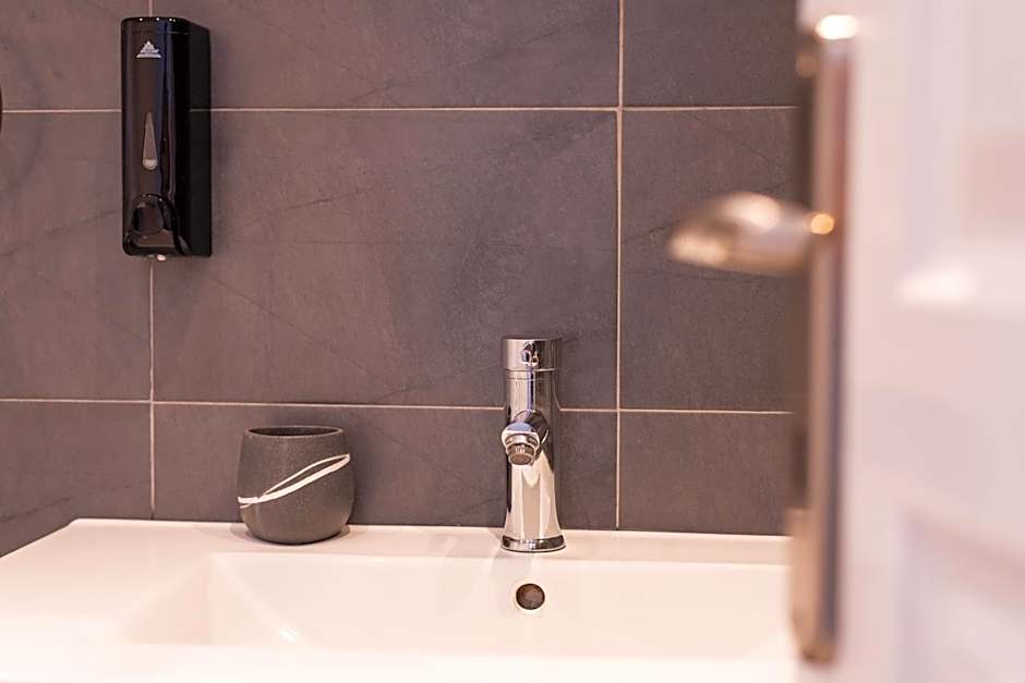 Stone Palace Hotel Near Athen's Airport Free Shuttle From and to Athen's Airport