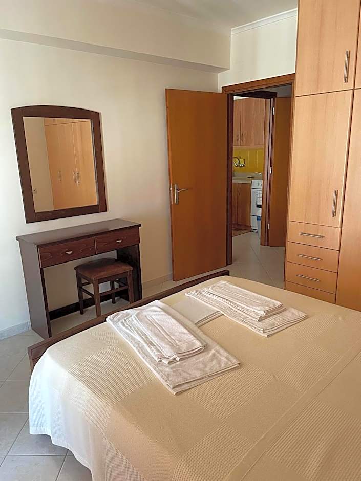 Dais Apartments