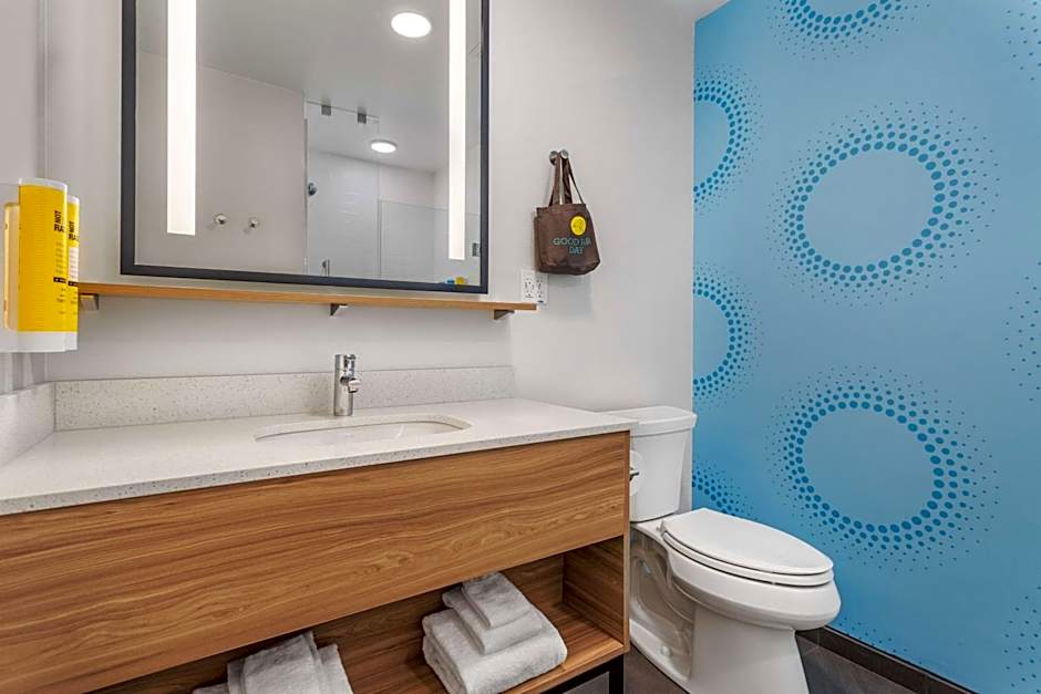 Tru by Hilton Janesville