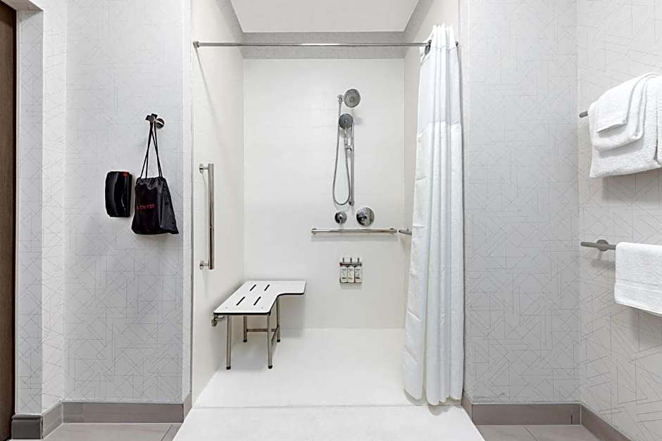 Holiday Inn Express & Suites Austin Airport East By IHG