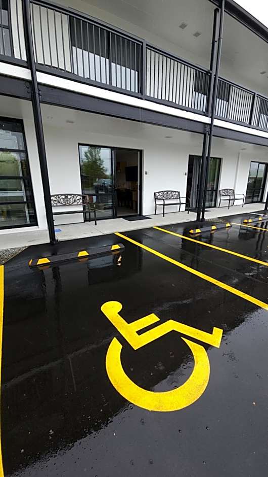 Alps Motel & Apartments