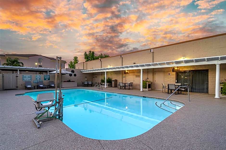 Best Western Plus Hilltop Inn