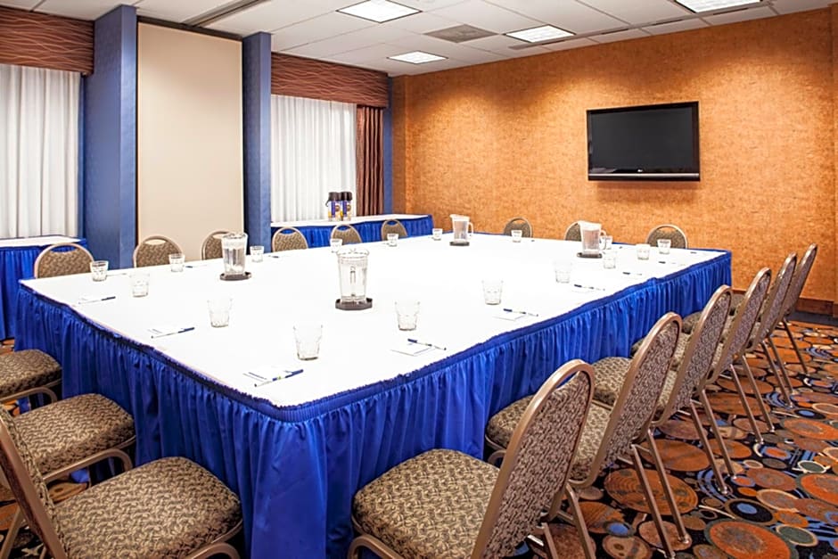 Holiday Inn Express Hotel & Suites Coralville, an IHG Hotel