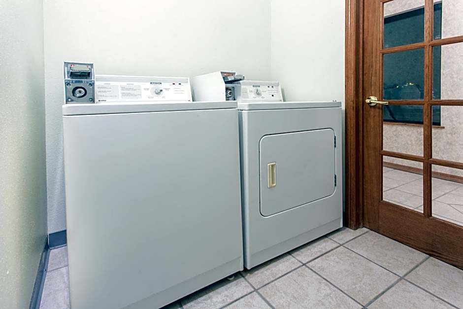 Super 8 by Wyndham Dodgeville