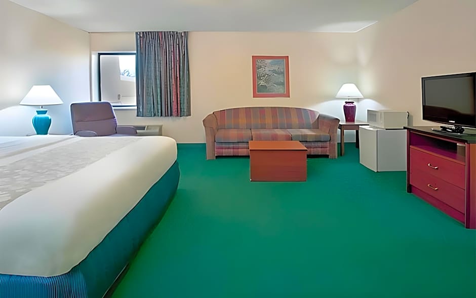 Norwood Inn & Suites Columbus