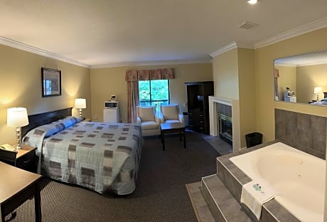 Suite with Hot Tub