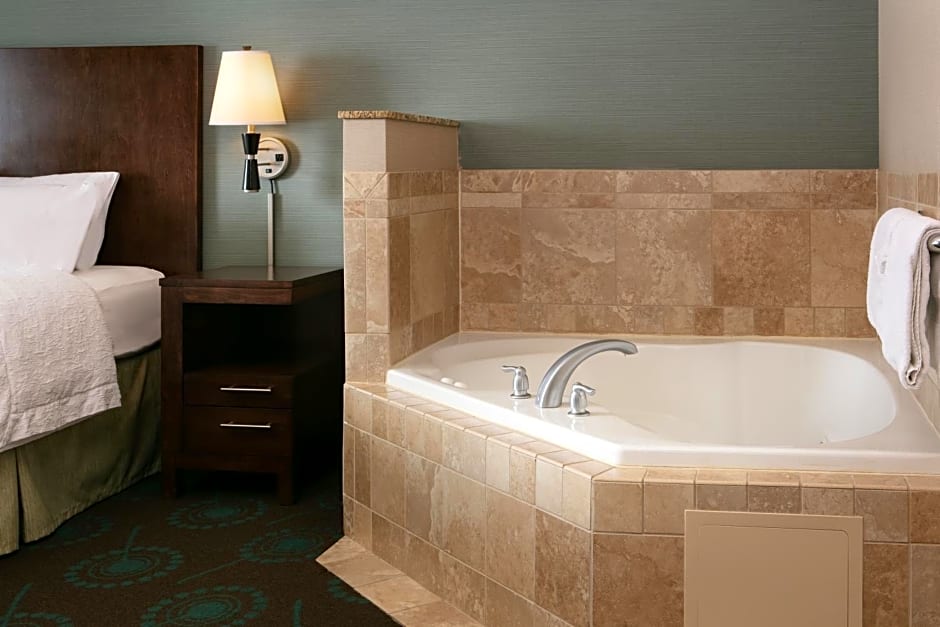 Hampton Inn and Suites - Lincoln Northeast