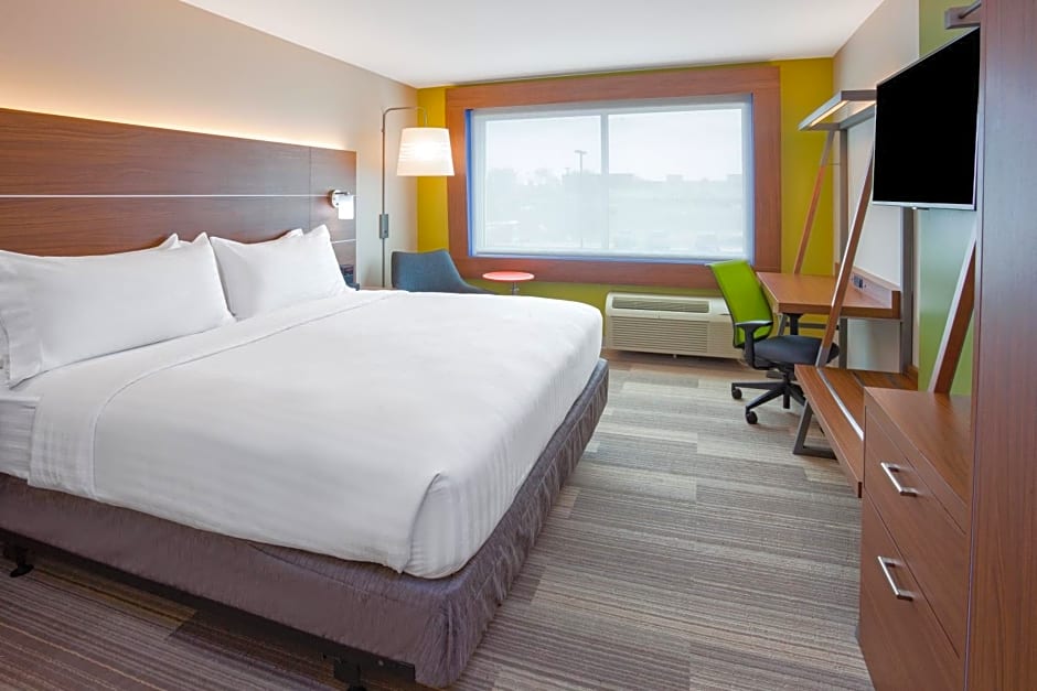 Holiday Inn Express and Suites Des Moines Downtown, an IHG Hotel