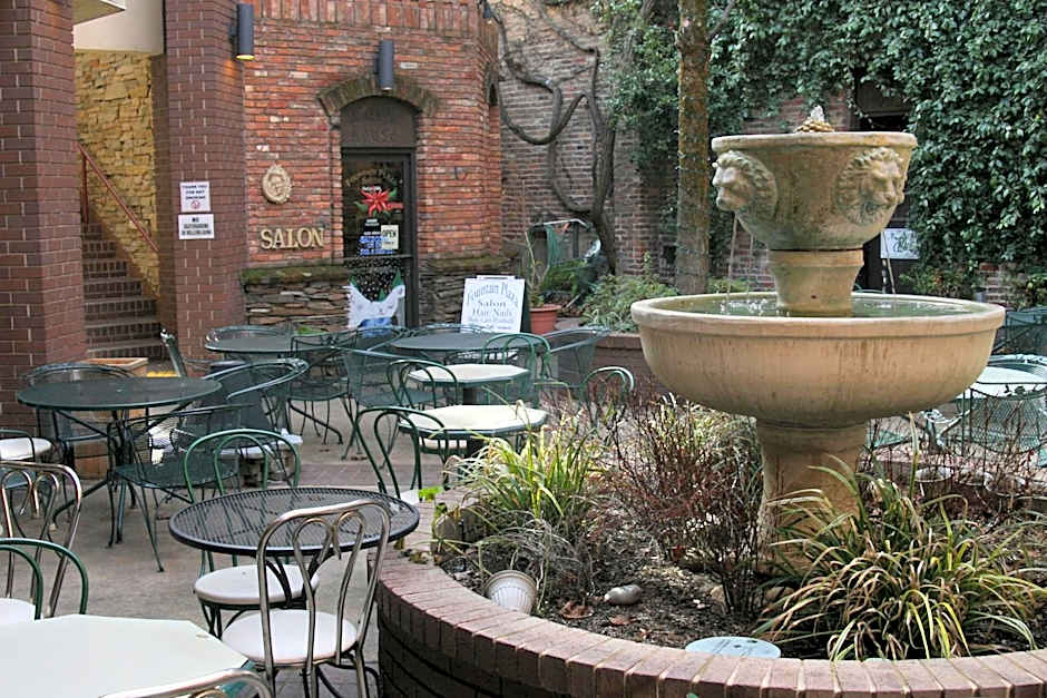 Historic Cary House Hotel