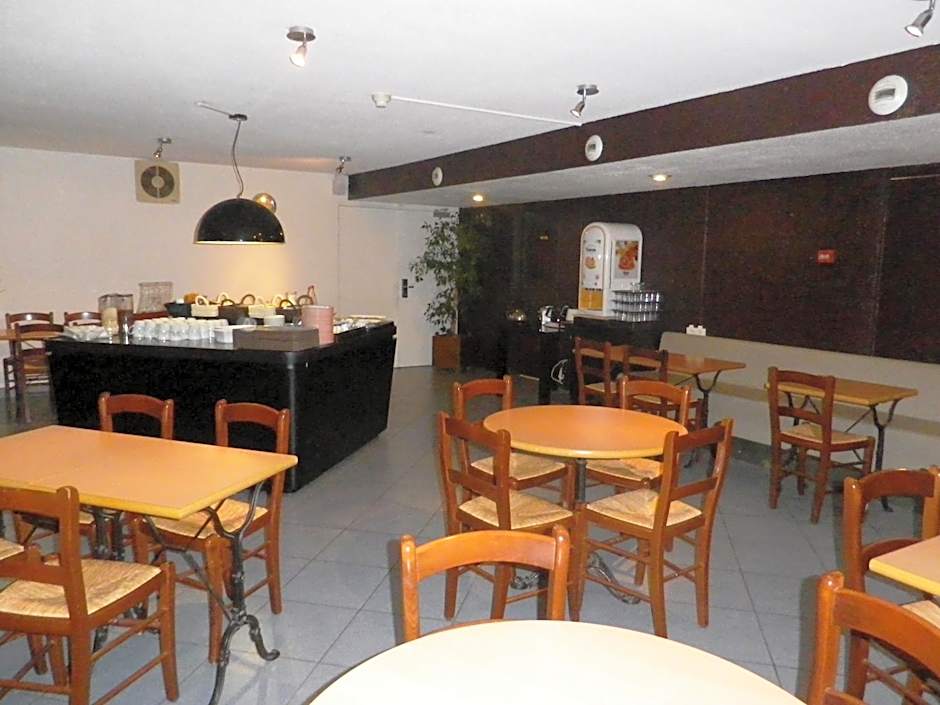 Kyriad Chantilly Hotel