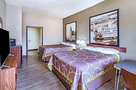 1 King and 2 Double Beds, Suite, Non-Smoking