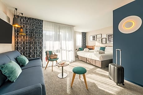 JUNIOR Suite, EIFFEL TOWER View, One DBL KING-SIZ E Bed AND Sofa Bed FOR Two PPL