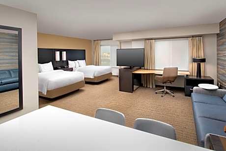 Studio, 2 Queen, Sofa bed