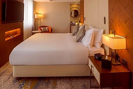 Deluxe King Room with Club Lounge Access