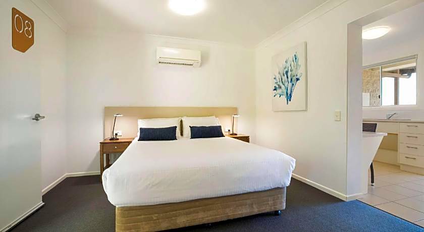 Nightcap at Golden Beach Tavern