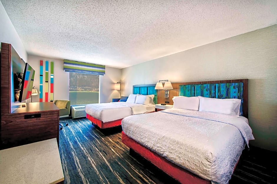 Photo 1 of 5 of 2 Queen Beds, Mobility Accessible, Bathtub