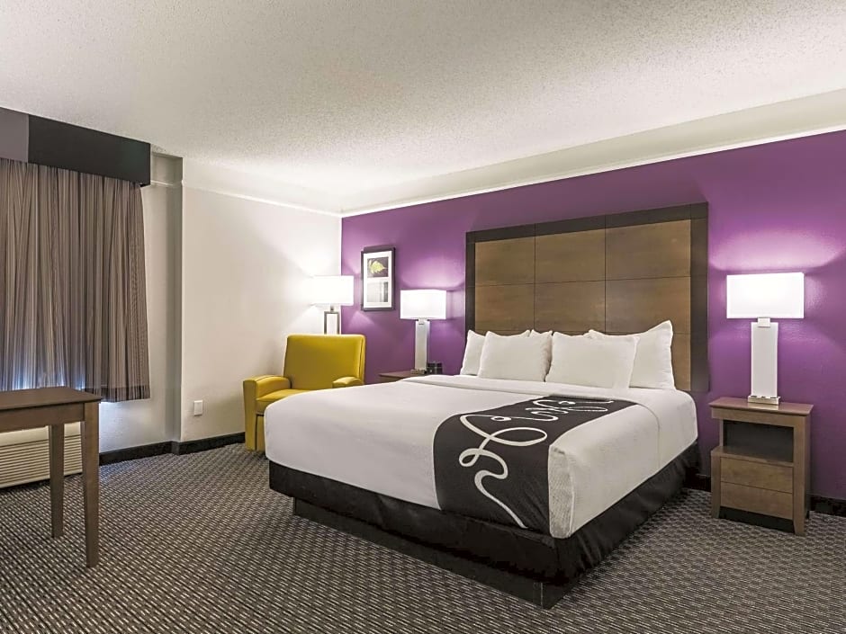 La Quinta Inn & Suites by Wyndham Alexandria Airport