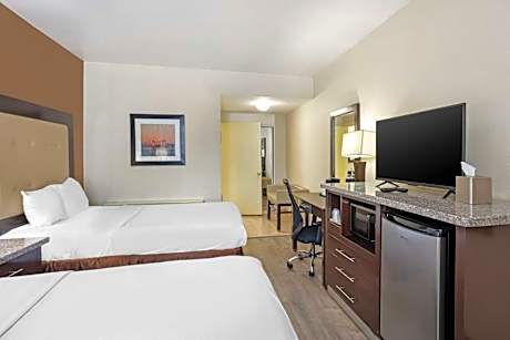 2 DOUBLE BEDS,NSMK,HI SPEED,MICFRG,COFMKR,HAIR,IRN/BRD,FULL BREAKFAST